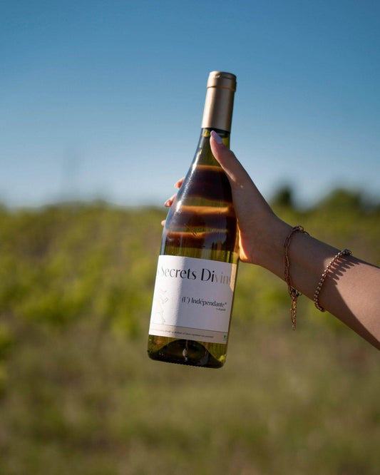 Bouteille de vin blanc sec du Languedoc, frais et minéral